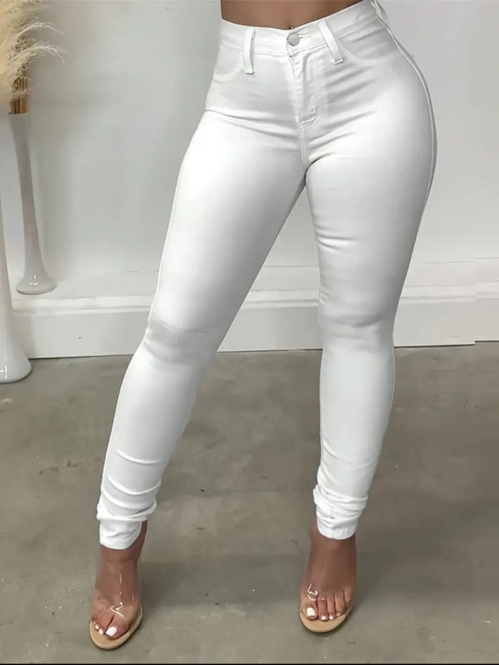 High-Rise White Skinny Jeans - Sculpting Fit